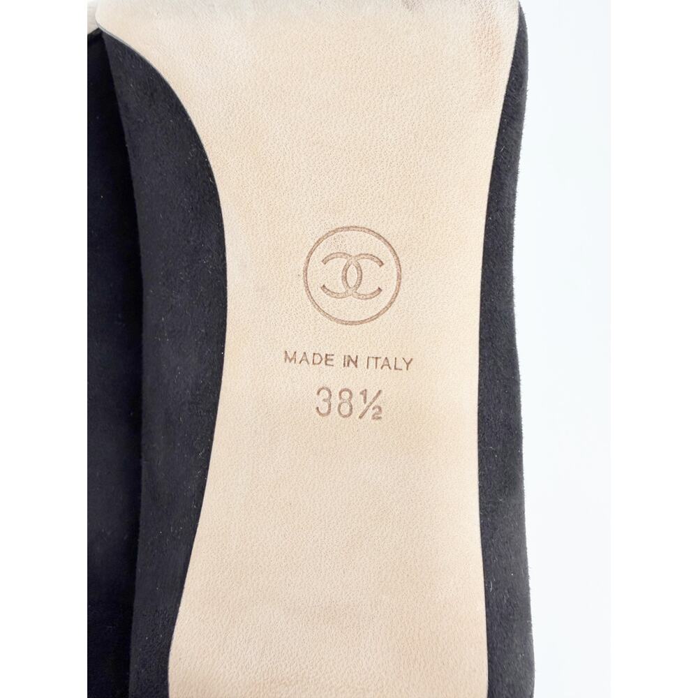 Chanel Cap Toe Pumps Fall Winter 2021 Black Suede Grosgrain Heels 38.5 Dust Bag - Picture 6 of 9